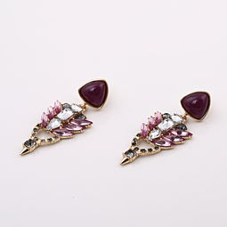 金鳳凰情飾品店 秋冬新風尚，寶石耳釘014閃耀登場